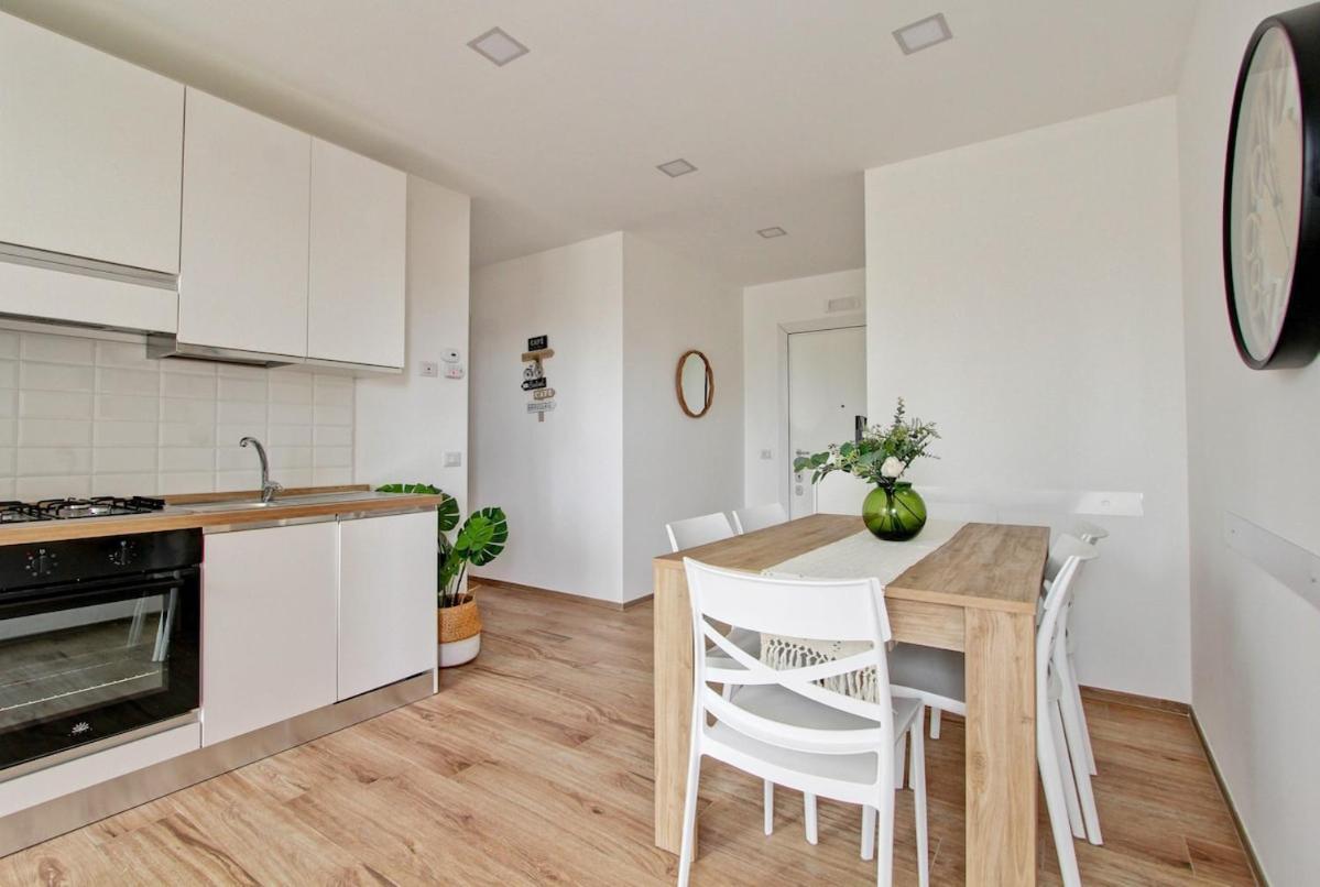 Eur Torrino Apartment, Vicino La Stazione Metro Tor Di Valle Roma