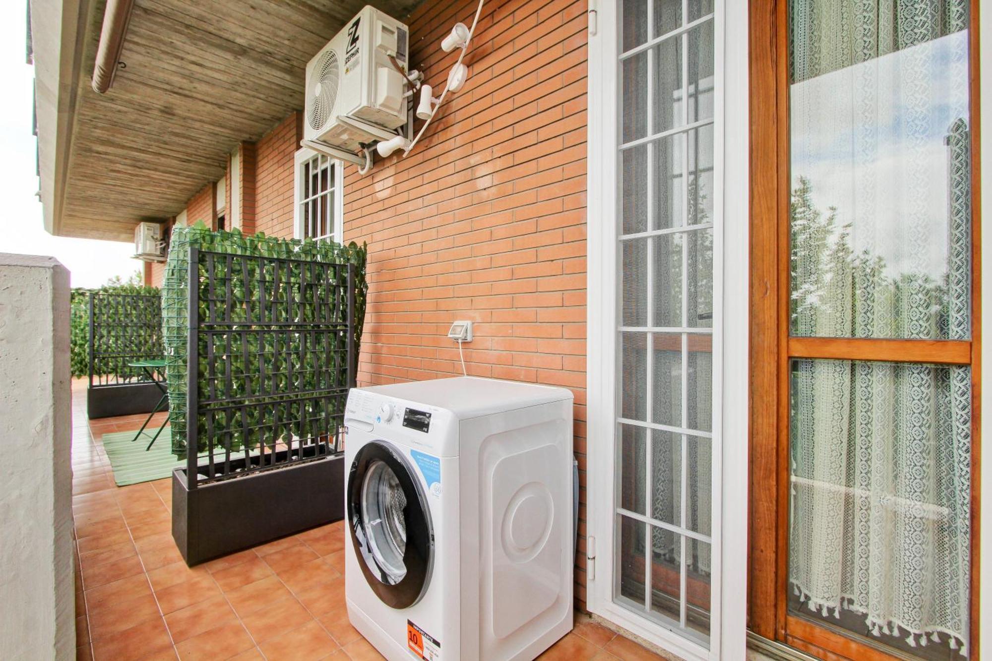 Eur Torrino Apartment, Vicino La Stazione Metro Tor Di Valle Appartamento Roma