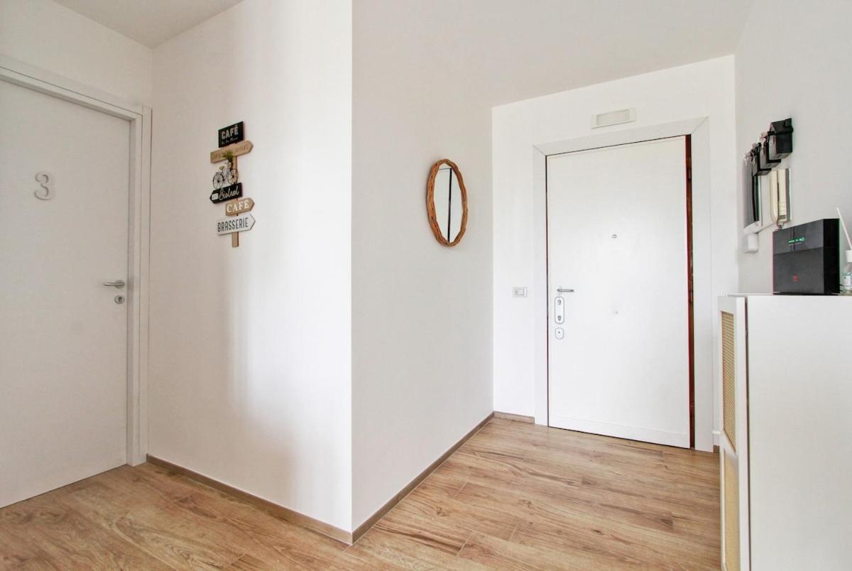 Eur Torrino Apartment, Vicino La Stazione Metro Tor Di Valle Appartamento